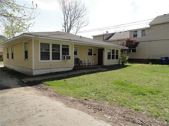 2nd image of 3222 Peronne Ave #B