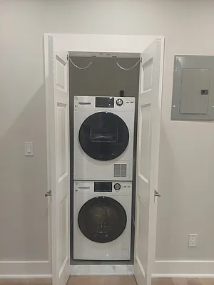 Rented by LEVEN Real Estate | media 7