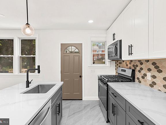 4th image of 208 Burke Ave