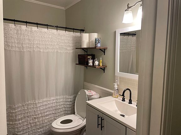 4th image of 615 Circle Dr