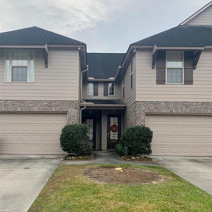 1st image of 18115 Pinehurst Dr
