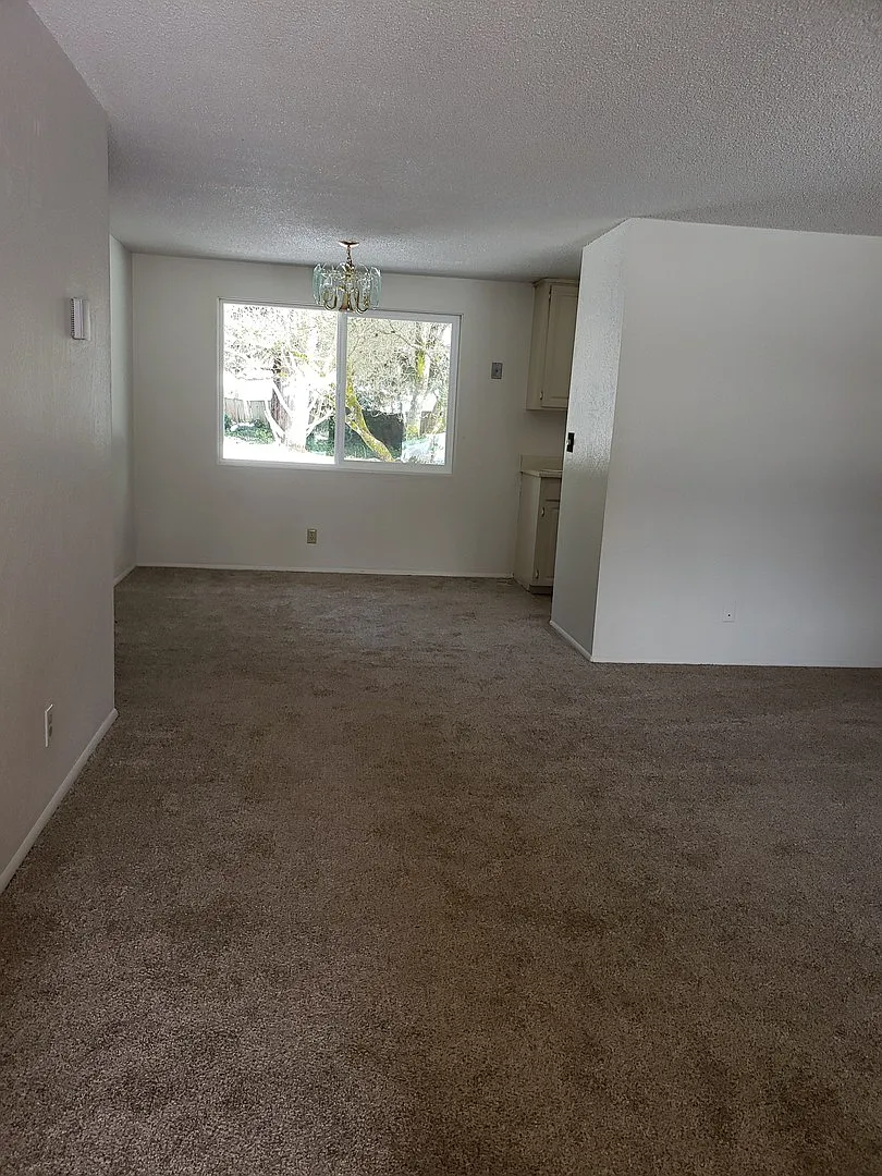 371 Ivanhoe — Photo 3