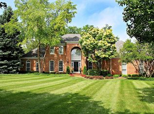 7N004 Canterbury Ct, St Charles, IL 60175