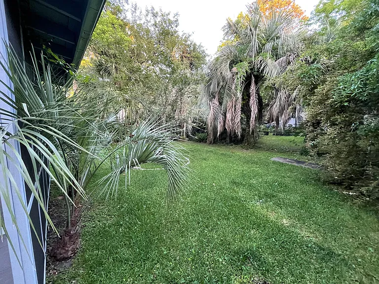 2107 Saint James Dr — Photo 23