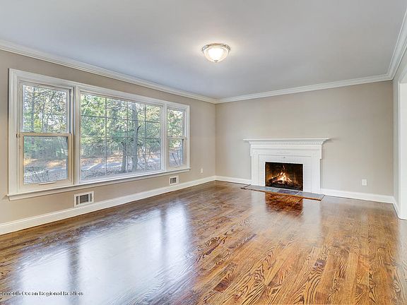 5th image of 30 Woodland Dr