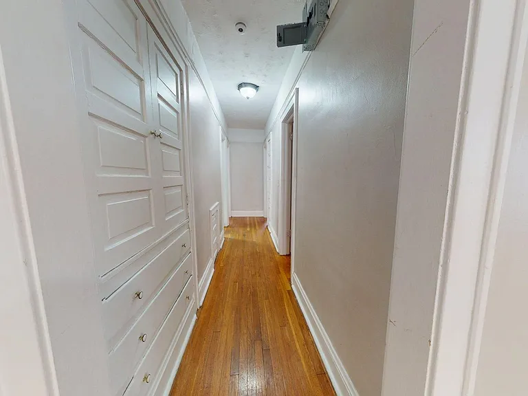2729 Euclid Heights Blvd — Photo 6