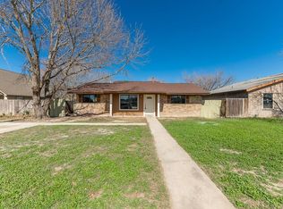 444 Melody Ln, Uvalde, TX 78801