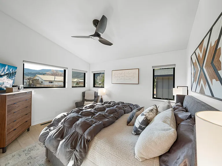 2713 Mesa Ave — Photo 12