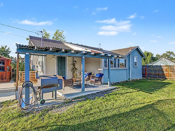 5th image of 247 Berrydale Ave