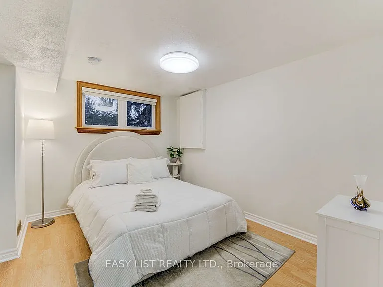 946 McBride Ave — Photo 11
