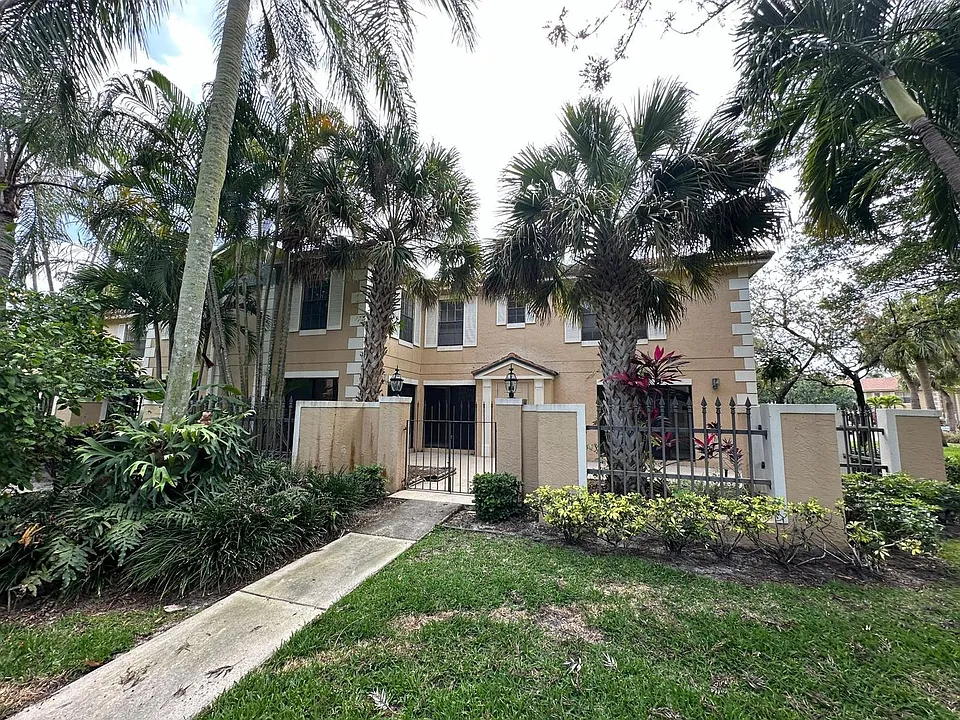 356 Prestwick Cir #1
