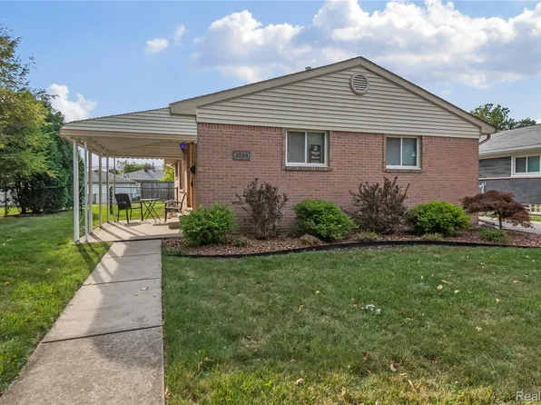2528 Norwood Rd, Trenton, MI 48183