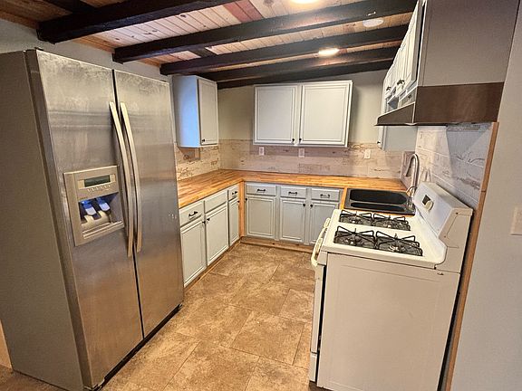 2nd image of 815 Salmon Ave
