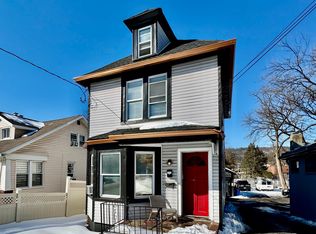 911 Valley St, Vauxhall, NJ 07088
