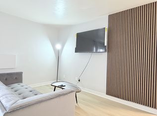 1980 Wyandotte St W #203, Windsor, ON N9B 1J5