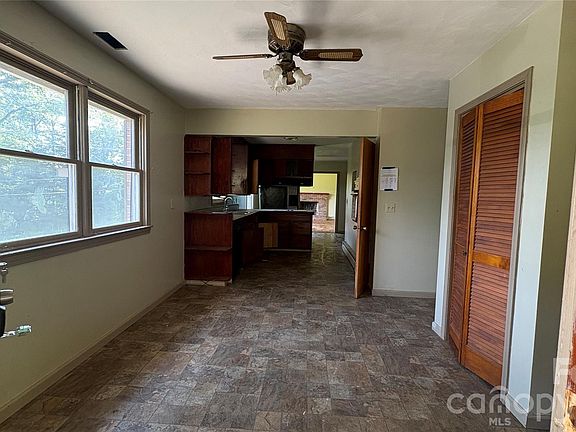 2nd image of 520 Cottrell Hill Rd