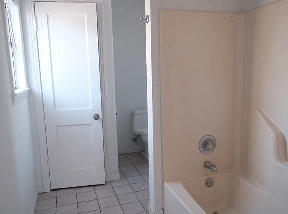 4th image of 4407 Stanford St #1/2