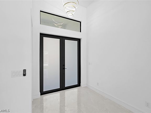 4th image of 521 NE 7th Ave