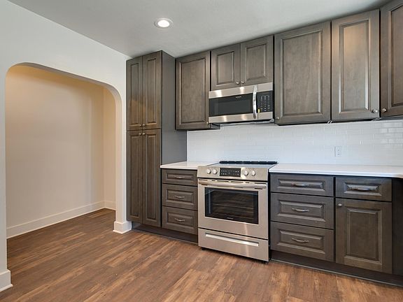 2nd image of 238-242 SE Washington St Unit 3