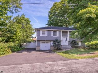 6 Greentree Rd, Stockholm, NJ 07460