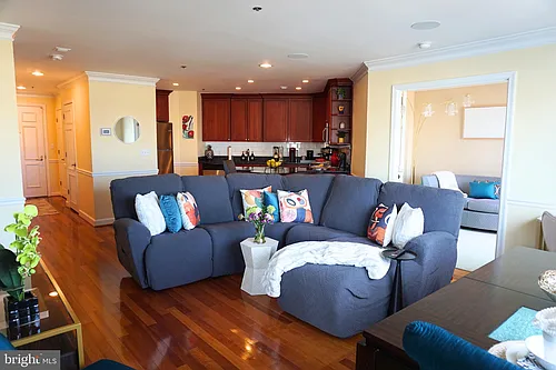 100 Harborview Dr Photo 1