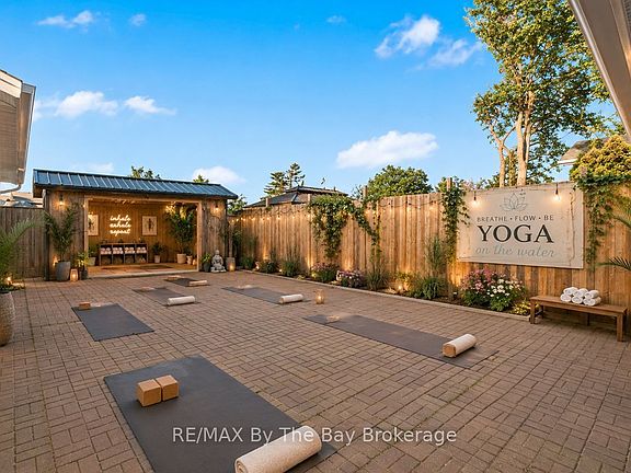 5th image of 24 Glenwood Dr