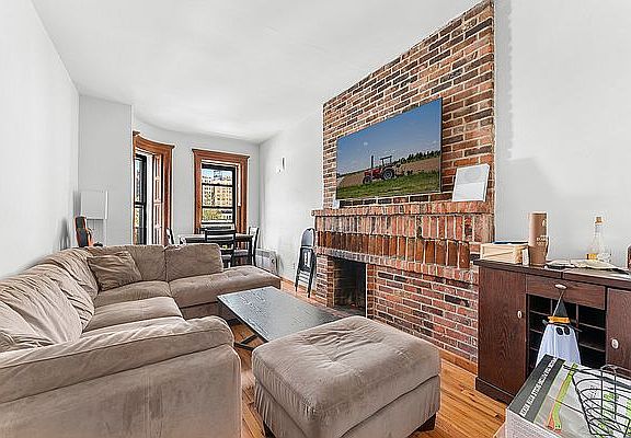 2nd image of 140 W 76th St APT 4A