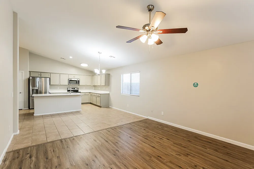 3 bed, 2.0 bath, 1566 sqft, $2,060 — Photo 4