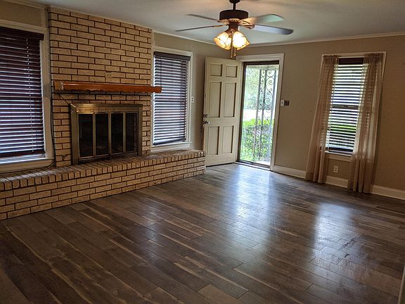 3rd image of 3810 Eddy Pl