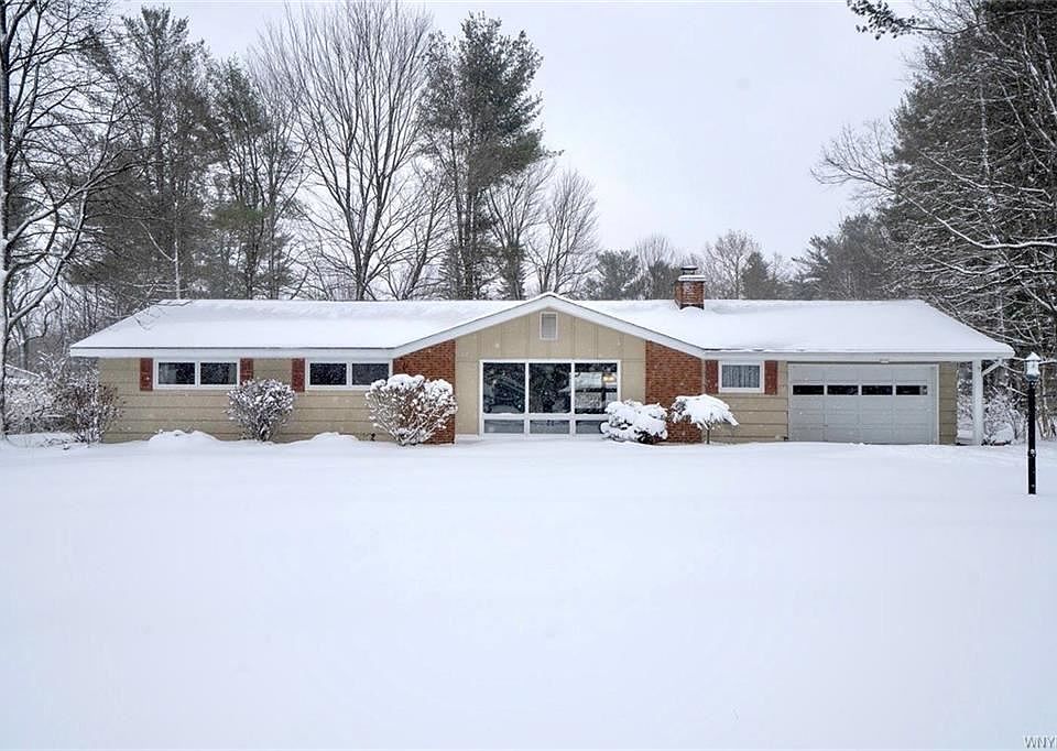 1st image of 210 Greenwood Dr