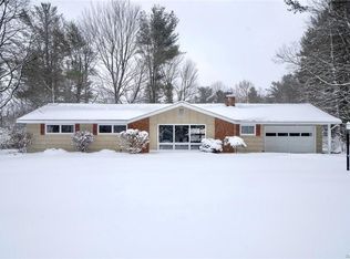 210 Greenwood Dr, East Aurora, NY 14052