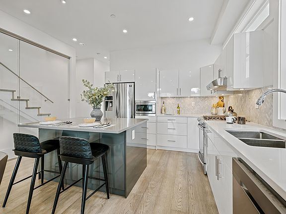 5th image of 409 W Keith Rd