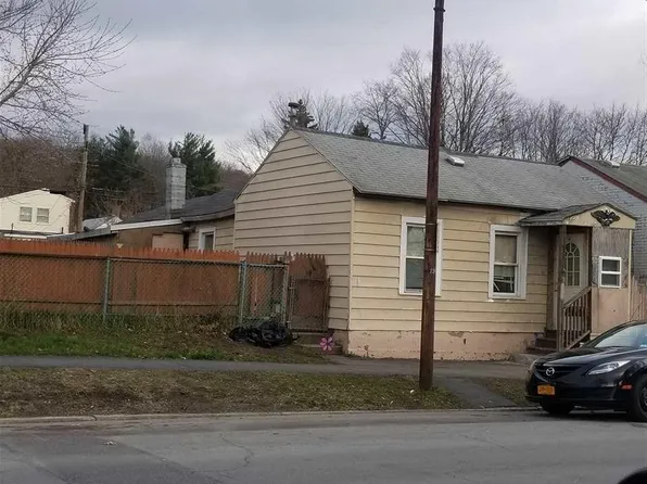 808 5th Ave, Troy, NY 12182