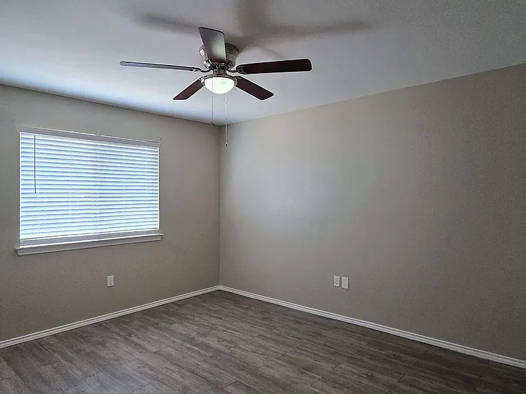 523 Clearfield Dr — Photo 7