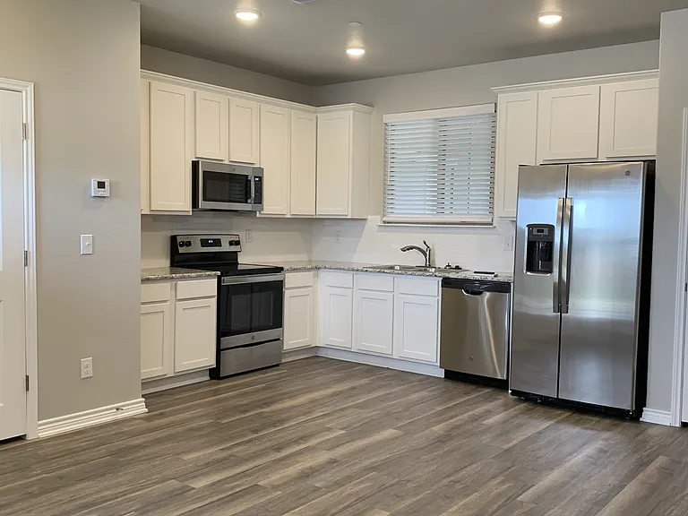 7607 Stonehollow Dr — Photo 6