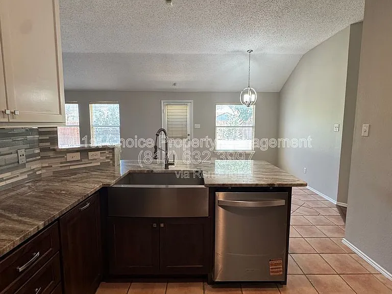304 E Clover Park Dr — Photo 16