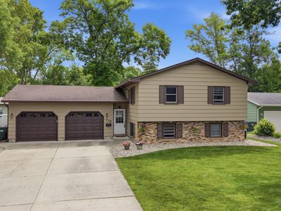 715 Sunset St SW, Hutchinson, MN, 55350