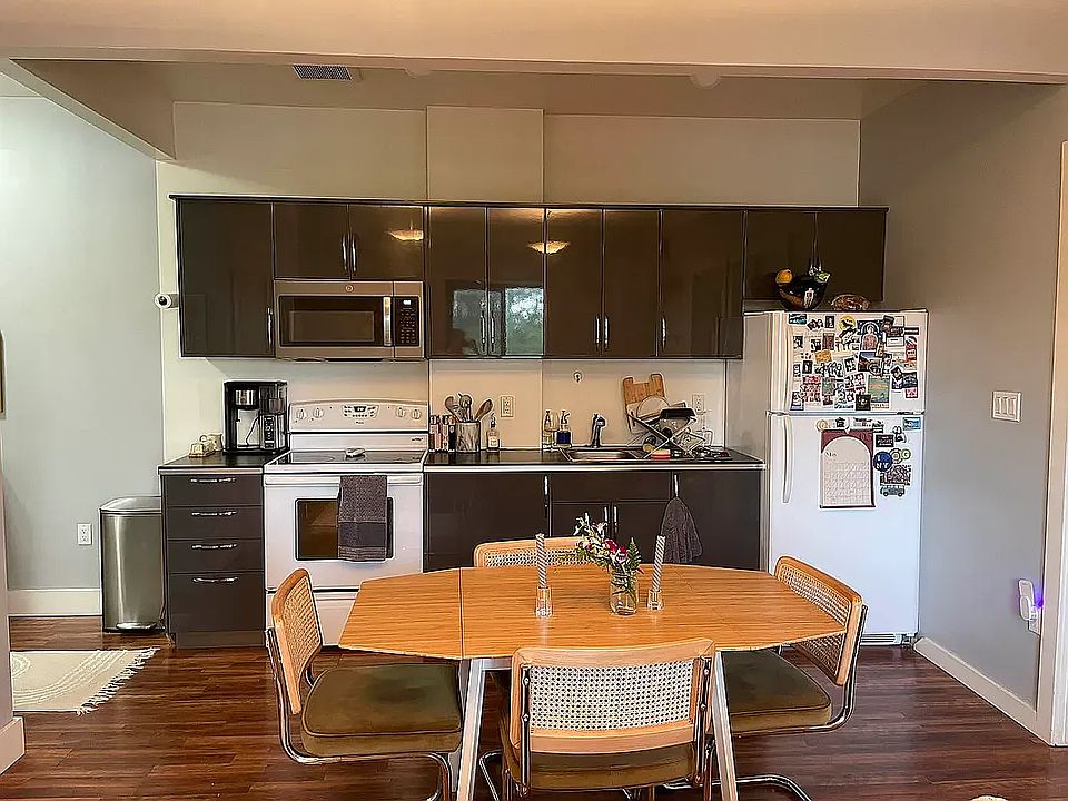 1st image of 112 Emerson Pl #6EE