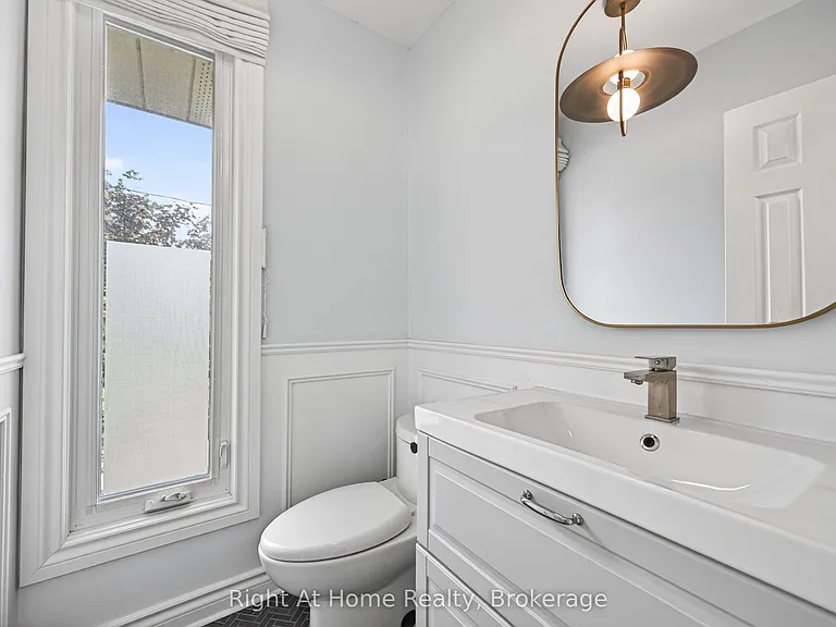 109 Brant St — Photo 17