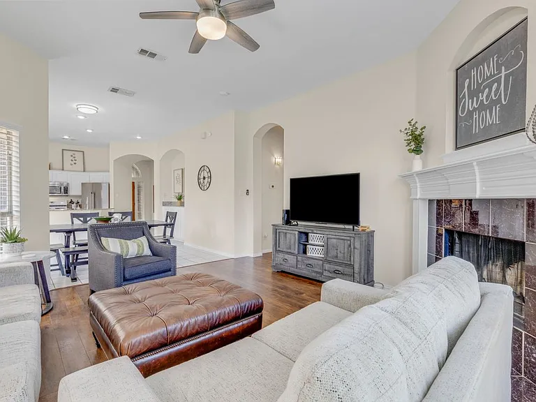 1438 Royal Oaks Dr — Photo 12