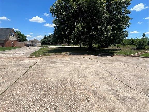 3rd image of 131 Bowerwood Dr #5