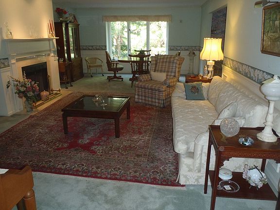 Great room w/ Fireplace