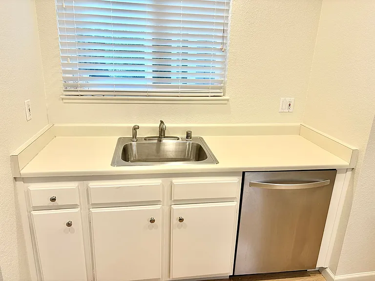 1211 Capri Way #3 — Photo 47