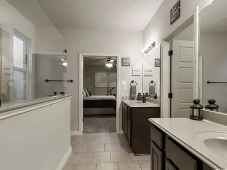 512 Saddle House — Photo 8
