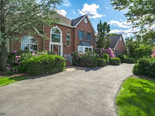 13 Steeple Dr, Hillsborough, NJ 08844