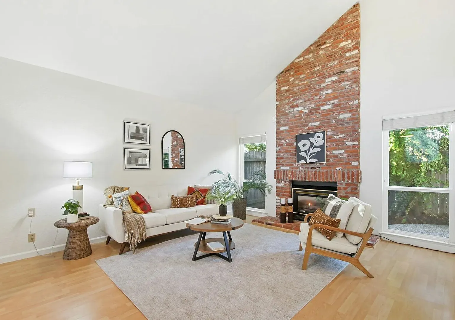 325 E 8th Street #2 — Photo 2