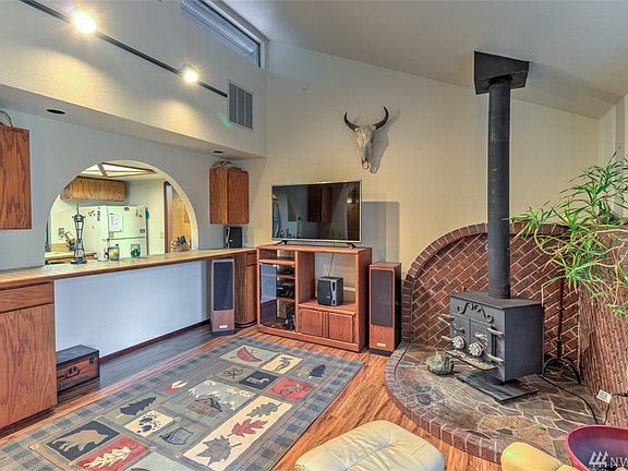 3rd image of 1727 Jacki Ct NE