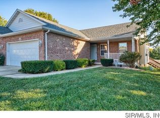 11 Crabapple Ln, Glen Carbon, IL 62034