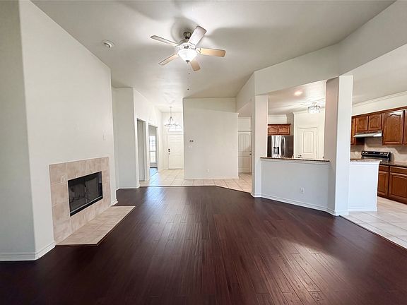 4th image of 1602 Summercrest Dr