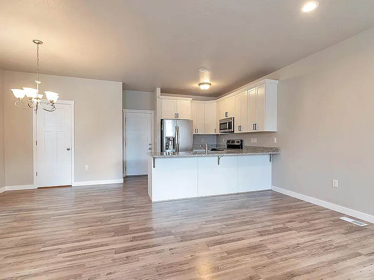 1103 W Emerald Pools Ln — Photo 3